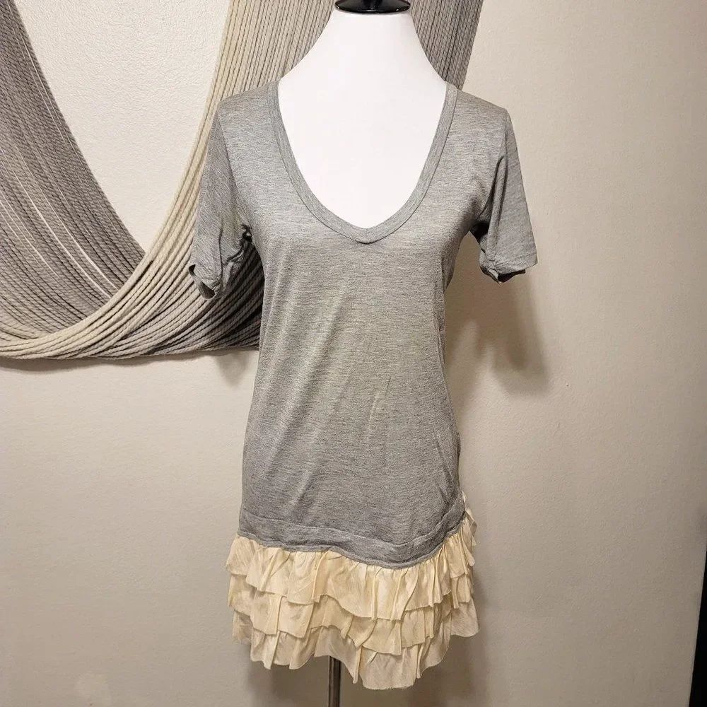 Young, Fabulous & Broke Ruffle Bottom Tee Sz XS